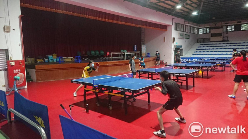 目前臺南市桌球館由忠孝國中代管，並提供南市桌球選手訓練。   圖：忠孝國中提供