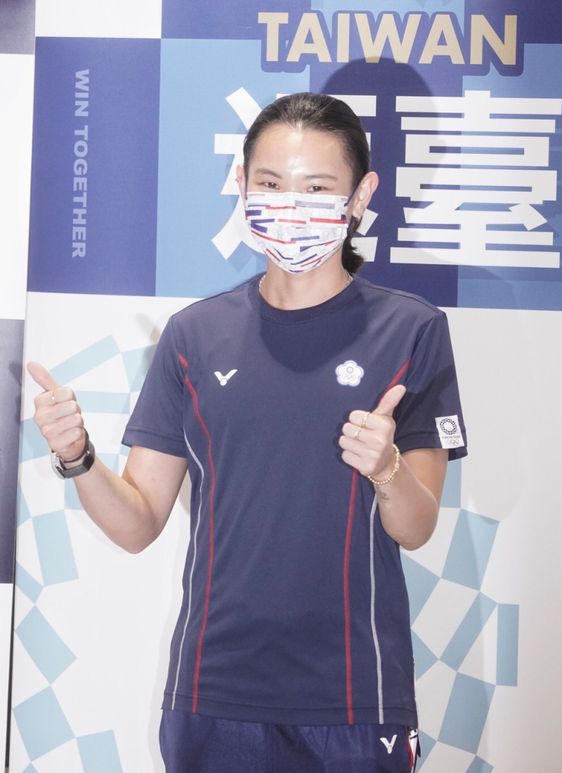 東京奧運羽球女單銀牌得主戴資穎，抵達機場後並未接受媒體訪問，後來在IG發出一則全黑的限時動態。   圖：張良一攝