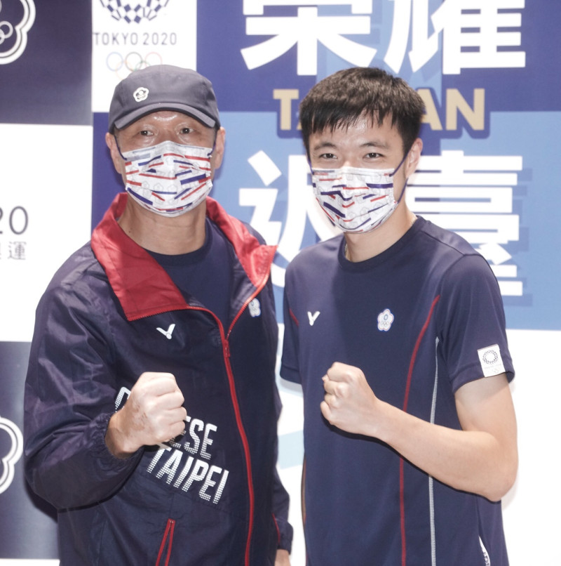 台灣羽球運動員王子維(右)。   圖：張良一攝