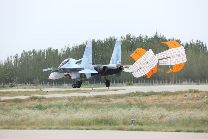 中俄「西部協作2021」軍演9日將於中國寧夏展開，俄軍「蘇-30」進行適應性訓練。   圖：翻攝新華網