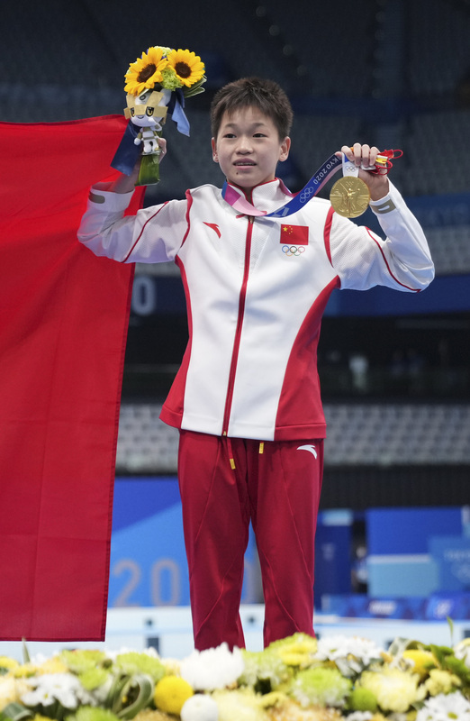 中國14歲女孩全紅嬋（圖）5日以破世界紀錄的高分奪下東京奧運女子跳水10公尺跳台項目金牌。她的貧窮、苦練與率真，賺人熱淚，也令中共黨國的主旋律相形尷尬。   圖：中新社提供