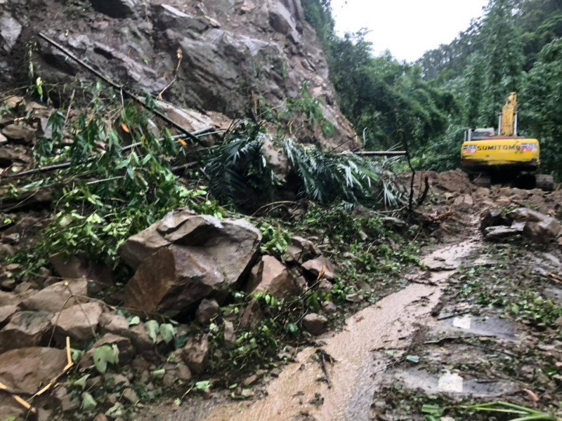 中埔鄉道路狀況。   圖: 翻攝自陳明文臉書