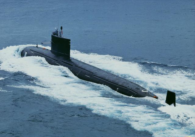 中國解放軍「09Ⅲ型」商級攻擊型核潛艦，圖為改良型「093B」。   圖：翻攝陸網「每日頭條/烏龍防務」