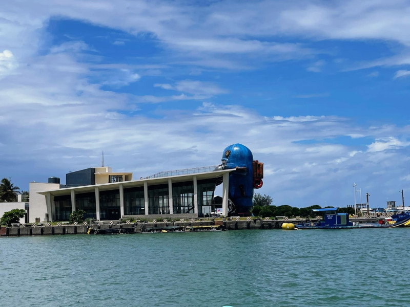 戶外將展出14米高、重逾400公斤的「春江獸」大氣球玩偶。   圖：取自屏東縣政府傳播暨國際事務處臉書