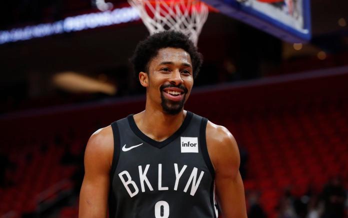 籃網自由球員Spencer Dinwiddie(丁威迪)透過先簽後換轉戰巫師，超奇葩獎勵條款引起熱議，而他的轉隊宣言也相當霸氣，直呼他不是「威少」Russell Westbrook會打出自己的球風。   圖／美聯社／達志影像