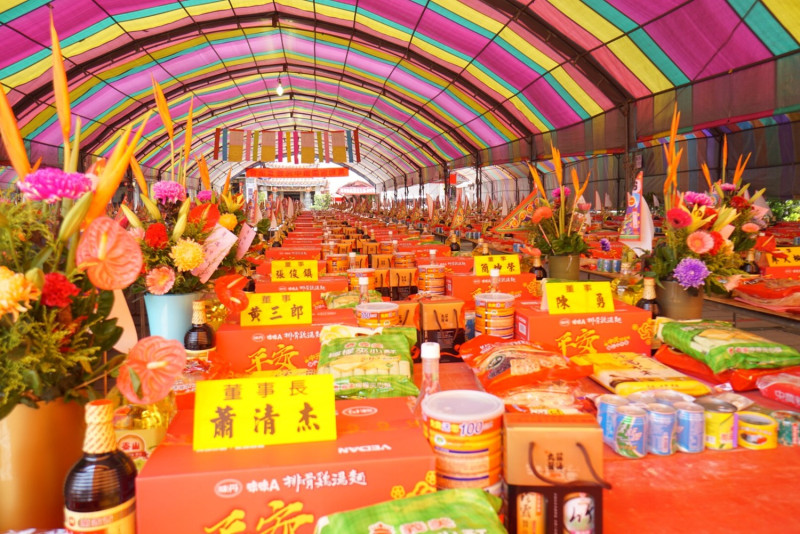 去年台中市萬和宮慶讚中元普度法會盛況，今年恐難重現。   萬和宮/提供