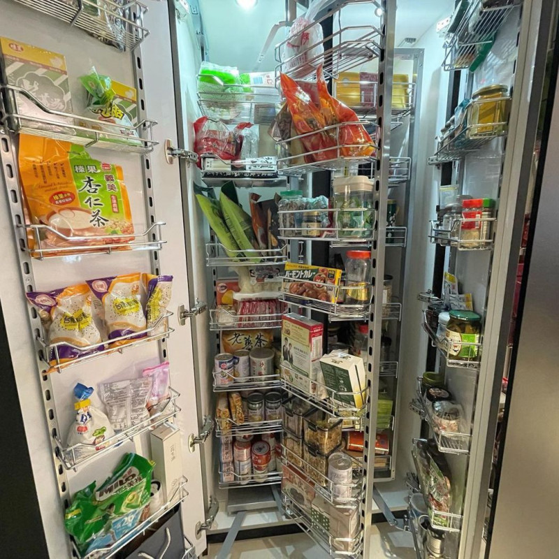 唐綺陽公開家中超豪華冰箱，笑稱「請叫我收納控」。   圖：擷取自唐綺陽IG