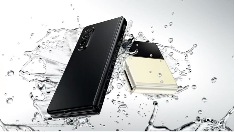 三星發表兩款最新摺疊手機，分別為Galaxy Z Fold3 5G（左）以及Galaxy Z Flip3 5G（右）。   圖：翻攝自Samsung
