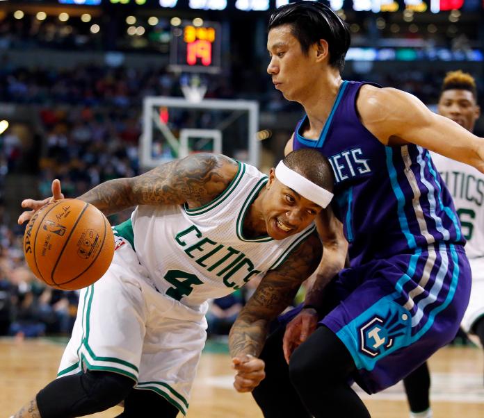 想重返NBA卻苦無去處的「矮湯」Isaiah Thomas（左）近日在業餘聯盟瘋砍81分，上節目時透露想重返塞爾提克。   圖／美聯社／達志影像