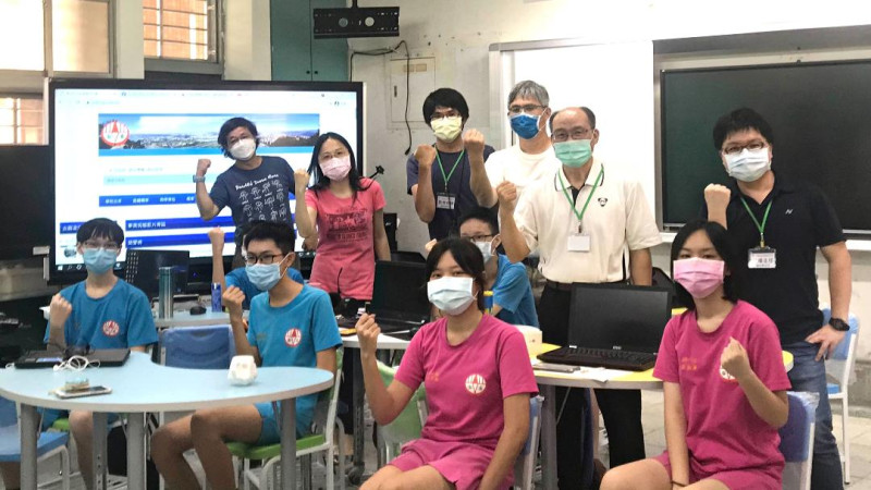高中職以下學校即將在9月1日開學，台北市教育局今天指出，原則上學生在校除用餐外須全程配戴口罩（示意圖）   圖：新北市教育局提供
