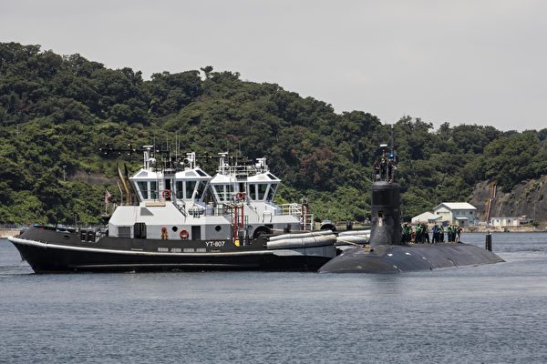 2021年7月31日，美國海軍海狼級快速攻擊潛艇康涅狄克號（USS Connecticut SSN-22）在日本橫須賀的碼頭。   圖：翻攝自Chief Mass Communication Specialist Brett Cote