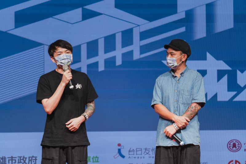 滅火器樂團兩名團員出席新歌MV全球首映會。   圖：高雄市政府提供