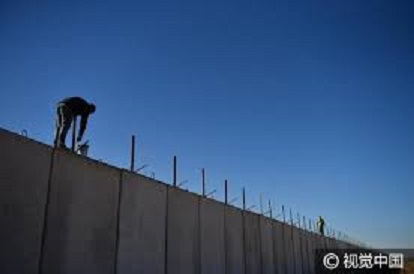 土耳其總統正在加強邊境圍牆修葺，防止阿富汗難民湧入。   圖 : 翻攝自視覺中國
