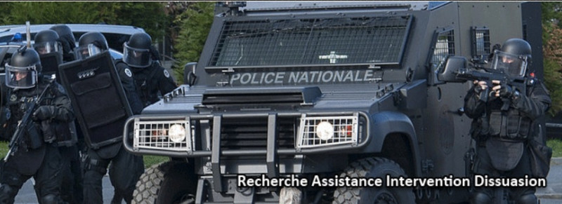 RAID是法國國家警察的精銳戰術單位，也是反恐部隊，主要任務是近身保護與人質救援，此次在喀布爾撤僑，他們只有11人沿路護送。   圖：翻攝自RAID官網