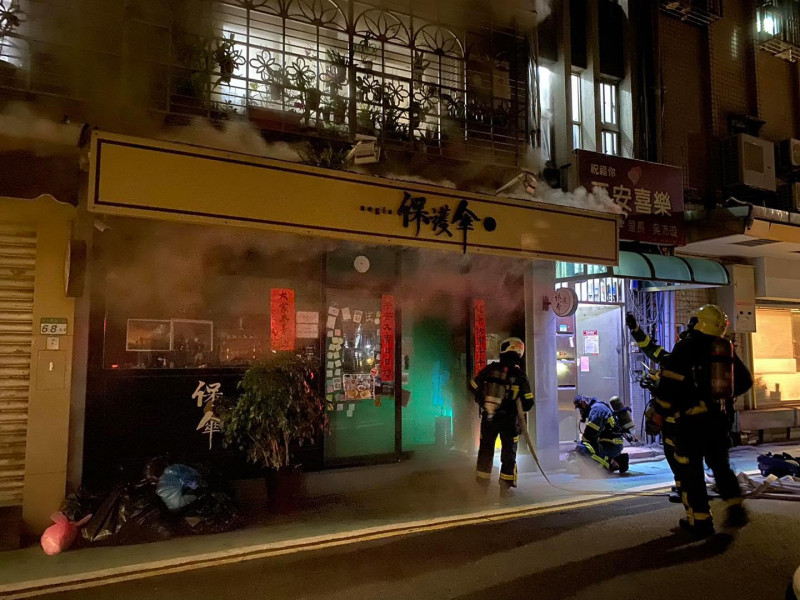 位於新生南路的「保護傘」餐廳今凌晨驚傳火災。   圖:翻攝自保護傘餐廳臉書