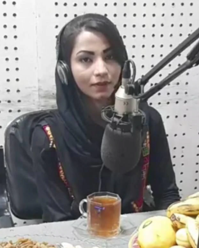 阿富汗Enikass廣播電台女記者莫曼德（Nadia Momand）。   圖：翻攝臉書