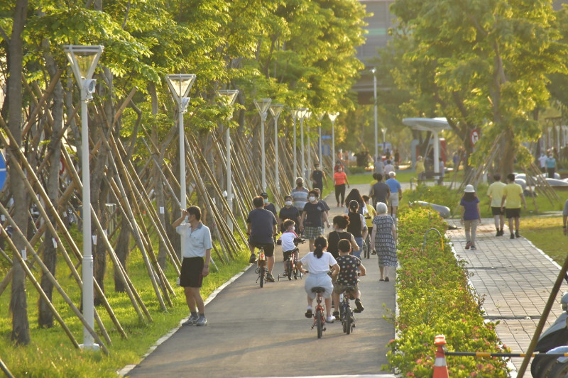 綠園道吸引民眾運動健身。   圖：高雄市政府提供