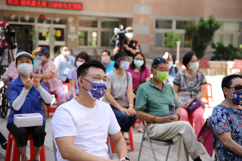 國民黨主席江啟臣請假參選連任後，赴高雄進行公投宣講。   圖：江啟臣辦公室/提供