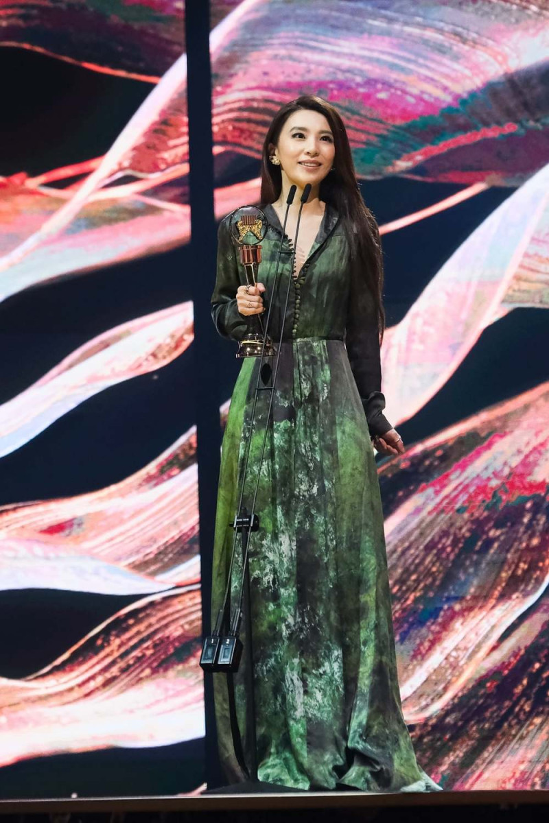 第32屆金曲獎最佳華語女歌手獎則由田馥甄拿下。   圖：取自金曲ＧＭＡ臉書