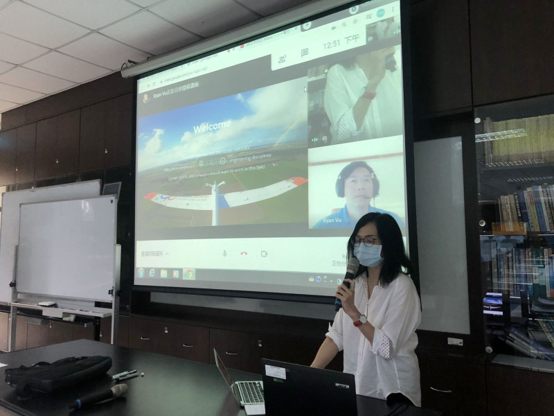 弘光資工系舉辦跨國視訊課程，邀請國際無人機專家學者授課。   弘光科大/提供