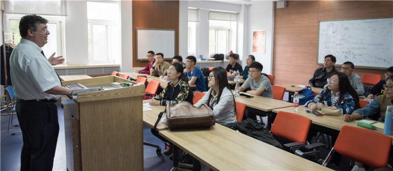 外籍教授在中國大學授課。 圖：翻攝中國吉林大學網頁
