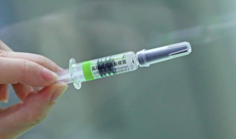 王浩宇透露，高端針劑選用成本高昂的25號極細針頭，可以在最不造成疼痛的情況下注入疫苗。   圖：翻攝王浩宇臉書