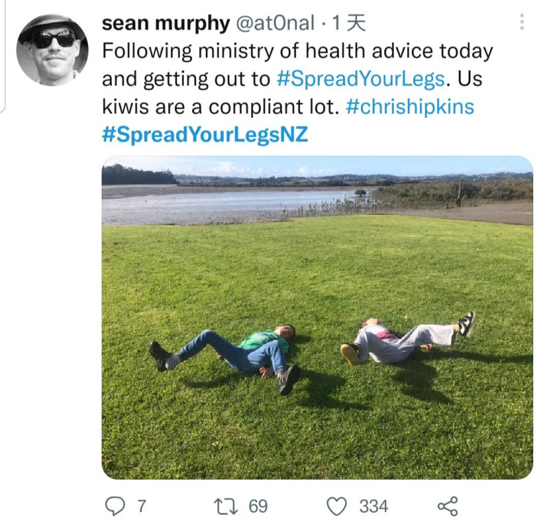 紐西蘭民眾在推特上發布「張開腿」的照片。   圖：翻攝自推特