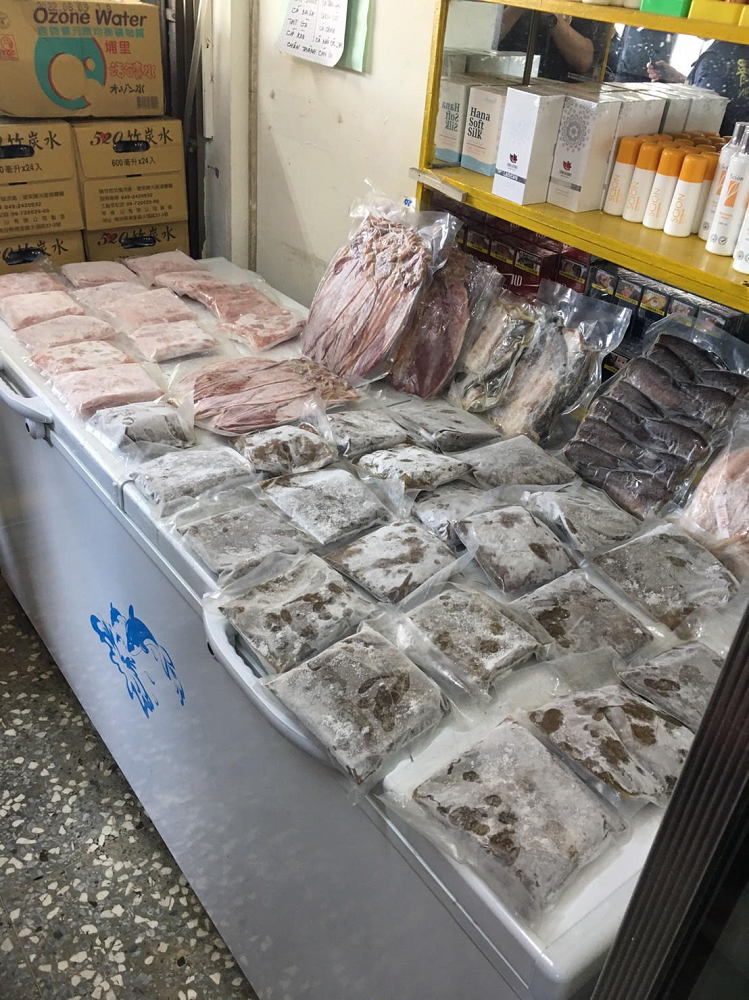 移民署查獲網購來源不明之生豬肉。   圖：移民署提供