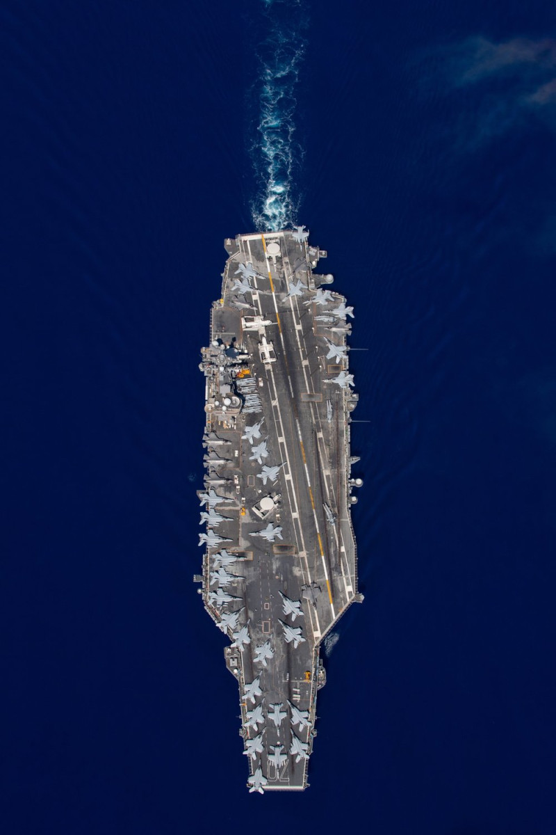 駐日美國海軍司令部26日指航空母艦「卡爾文森號(CVN-70)」即將抵達日本橫須賀港。   圖：翻攝在日米海軍司令部推特