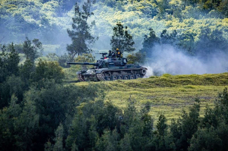 CM11戰車快速機動馳騁戰場。   圖：翻攝中華民國陸軍臉書