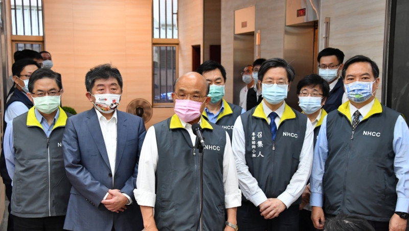 行政院長蘇貞昌今（30）天上午到臺北市視察「嚴重特殊傳染性肺炎中央流行疫情指揮中心」時受訪。   圖：行政院提供