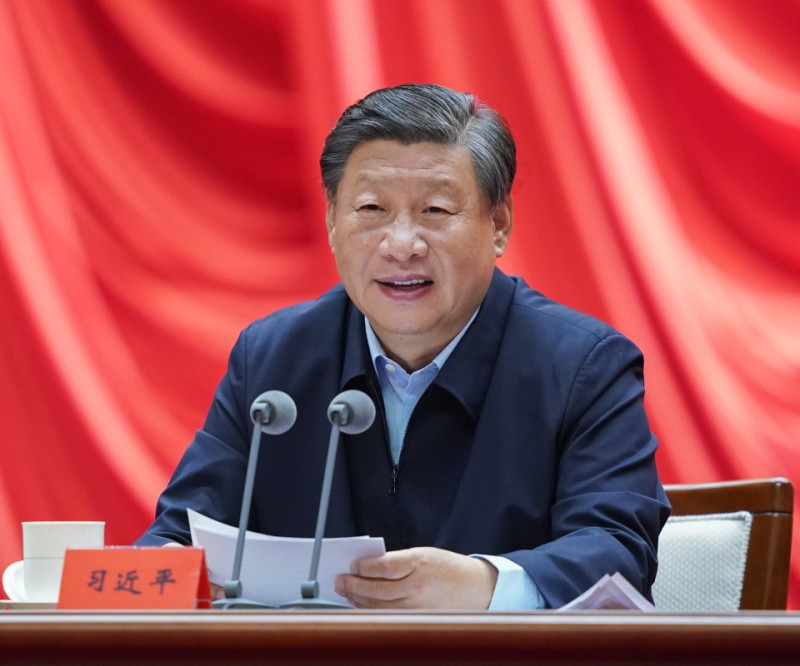 中國國家主席習近平近日強調將改革市場監管體制，並提出「共同富裕」和「三次分配」概念。   圖：新華社（資料照片）