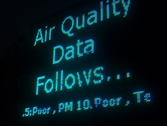 圖為印度新德里空氣品質監視器   圖：擷取自維基百科