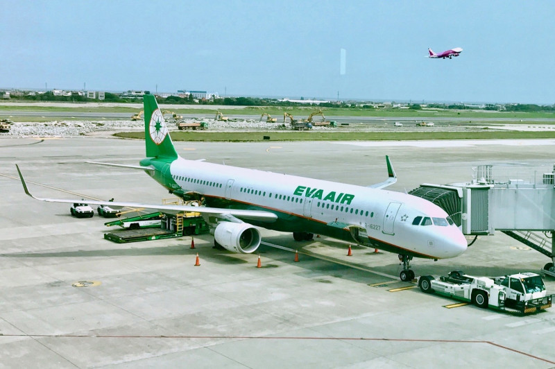 長榮航空宣布，6/23起全航線行李改採計件制（資料照）。   圖：長榮航空／提供