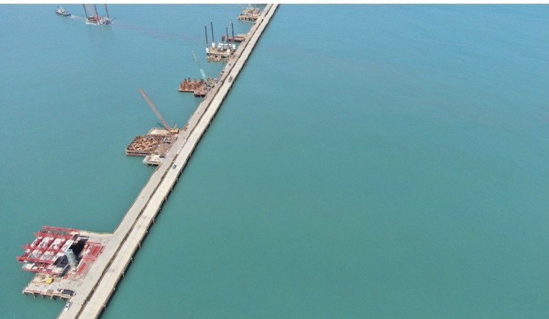 中油提供今天（9/7）的空拍照片佐證，顯示現場棧橋施工並未造成汙染。   圖：中油提供