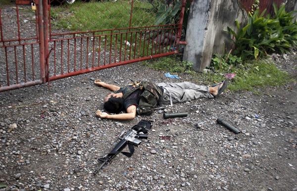 與菲律賓警方槍戰的毒犯在現場被擊斃。(資料照片)   圖 : 翻攝自視覺中國