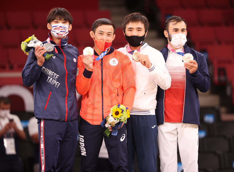 新北市政府回應，要選手脫口罩一起拍照是東京奧運模式，卓冠廷批侯友宜市府還在凹。   圖：體育署