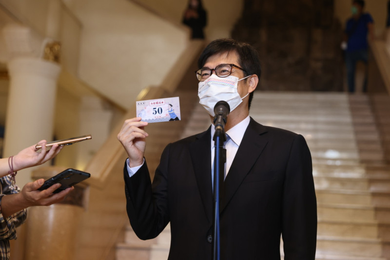 針對國慶煙火高雄市長陳其邁今天表示，活動目前順利規劃當中，在防疫前提之下，舉行國慶煙火相關事宜。   圖：高雄市政府提供
