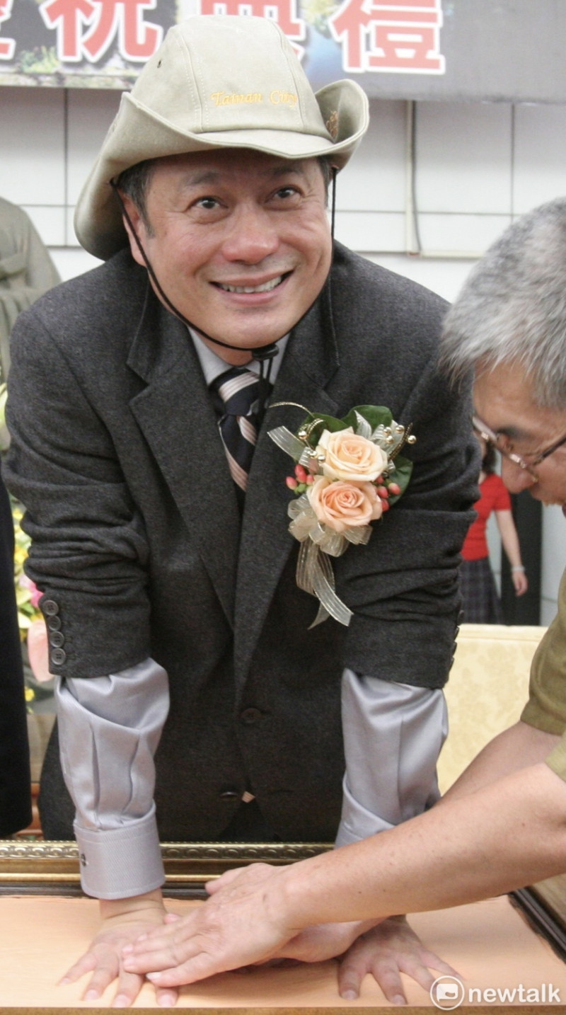 李安昨日獲得第11屆總統文化獎「文化耕耘獎」殊榮，台南市長黃偉哲獲知好消息後，特別致函李安，代表台南市民表達祝賀之意。   圖：台南市政府提供