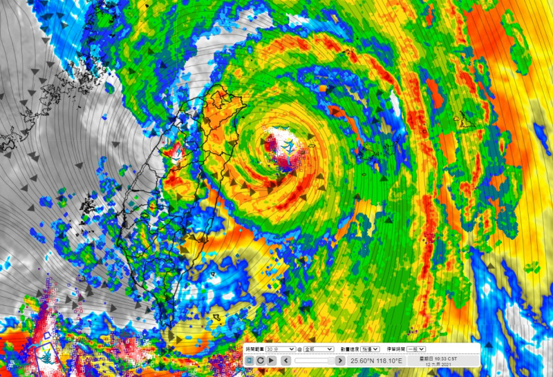 氣象達人彭啟明在臉書上表示，璨樹颱風預計下午會經過宜蘭新北市的東部，北部也將會迎來一陣強風豪雨，他呼籲民眾下午沒事別出門。   圖：翻攝自氣象達人彭啟明臉書