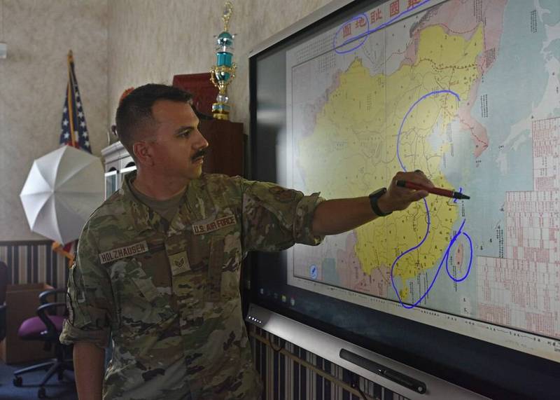 美國空軍教官使用《中華國恥地圖》講述中國地理，引發中國媒體關注。   圖：Goodfellow Air Force Base