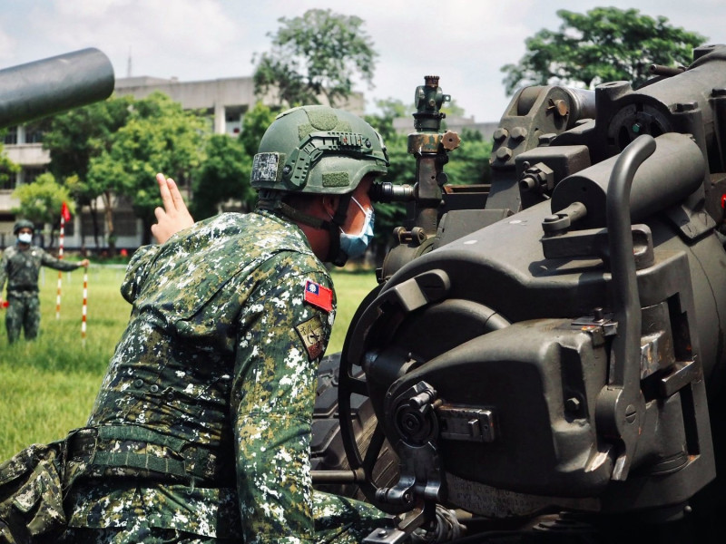 陸軍官兵依「程序、步驟、要領」演練射擊程序。   圖:翻攝自中華民國陸軍臉書