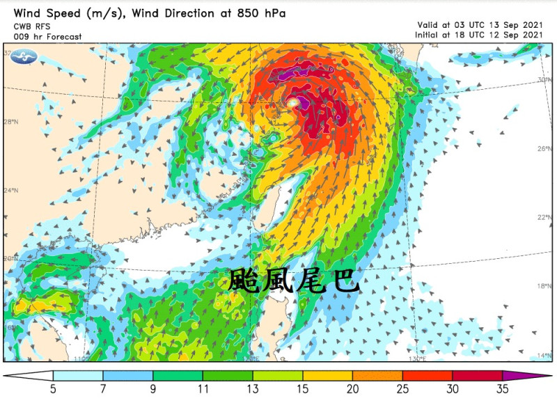 氣象局長鄭明典在臉書表示，「璨樹」颱風尾最強的部分通過巴士海峽北上。   圖：翻攝自鄭明典臉書
