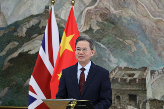 新任中國駐英國大使鄭澤光今年6月才赴英國就任，但稍早之前中國制裁力挺維吾爾的英國議員，也讓鄭澤光收到禁入國會的限制令。   圖：翻攝自中國駐英國大使館