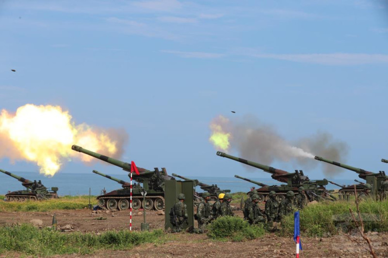漢光37號演習，第四作戰區屏東楓港砲兵部隊進行Ｍ110A2自走砲射擊。 圖:軍聞社提供。