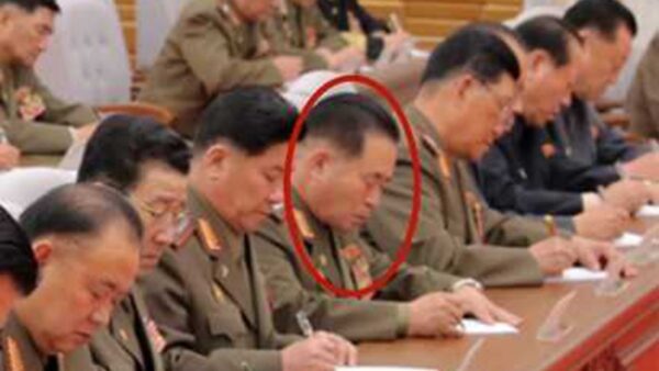 朝鮮人民軍「元帥」朴天正(紅圈者)。圖為2020年5月北韓中央軍事委員會。   圖：北韓中央軍事委員會影片截圖