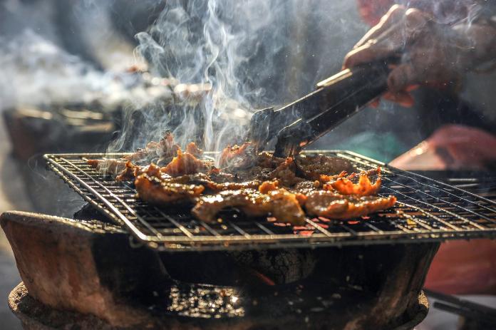 有網友好奇詢問「燒肉吃到飽怎麼回本？」而引來行家點出關鍵。   示意圖／翻攝自Pixabay