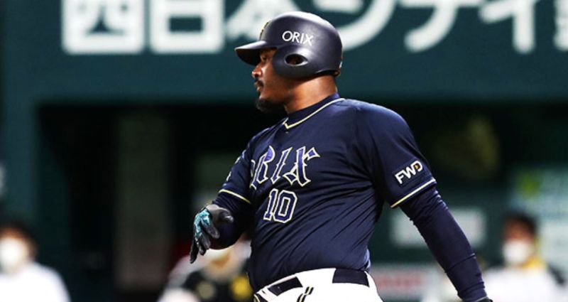Adam Jones離開歐力士隊先返國。   圖／歐力士隊提供