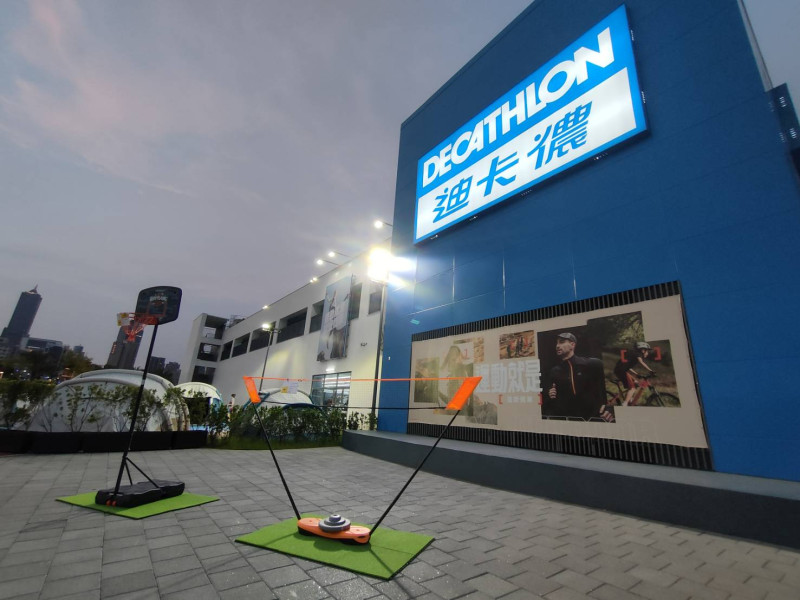 迪卡儂高雄旗艦店是南台灣最大型運動商場。   圖：迪卡儂高雄旗艦店提供