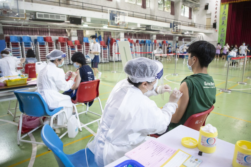 校園BNT疫苗開打3日，新北市已有62校、逾7.2萬名學生完成接種。   圖：新北市政府／提供